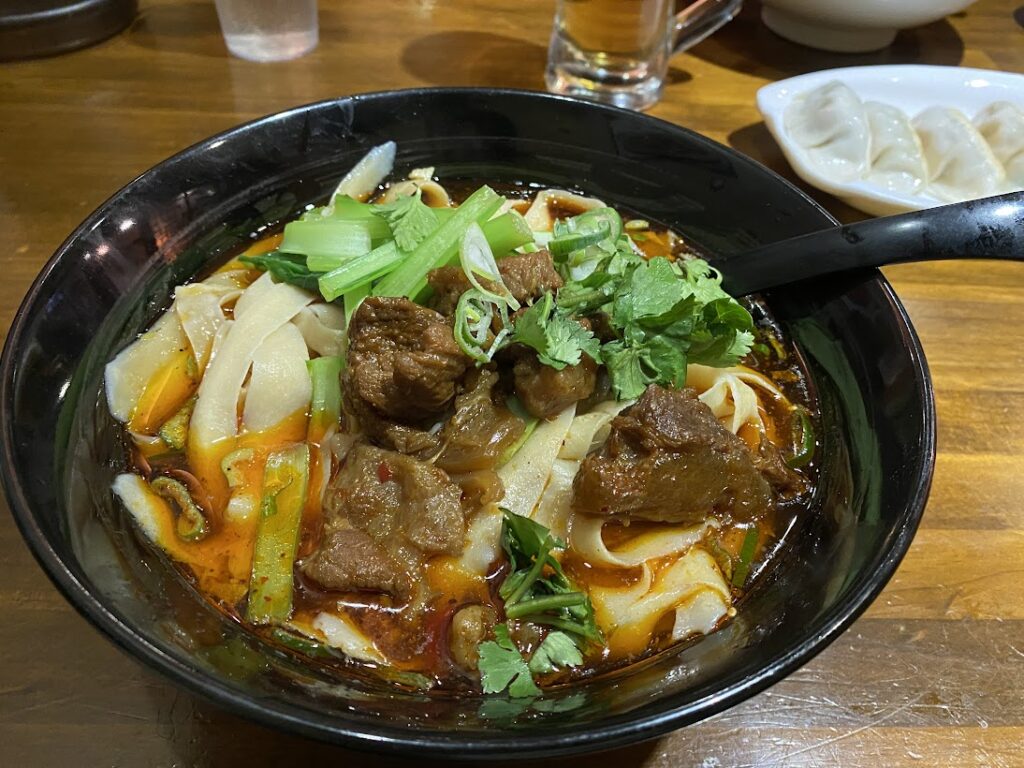 牛肉刀削麺