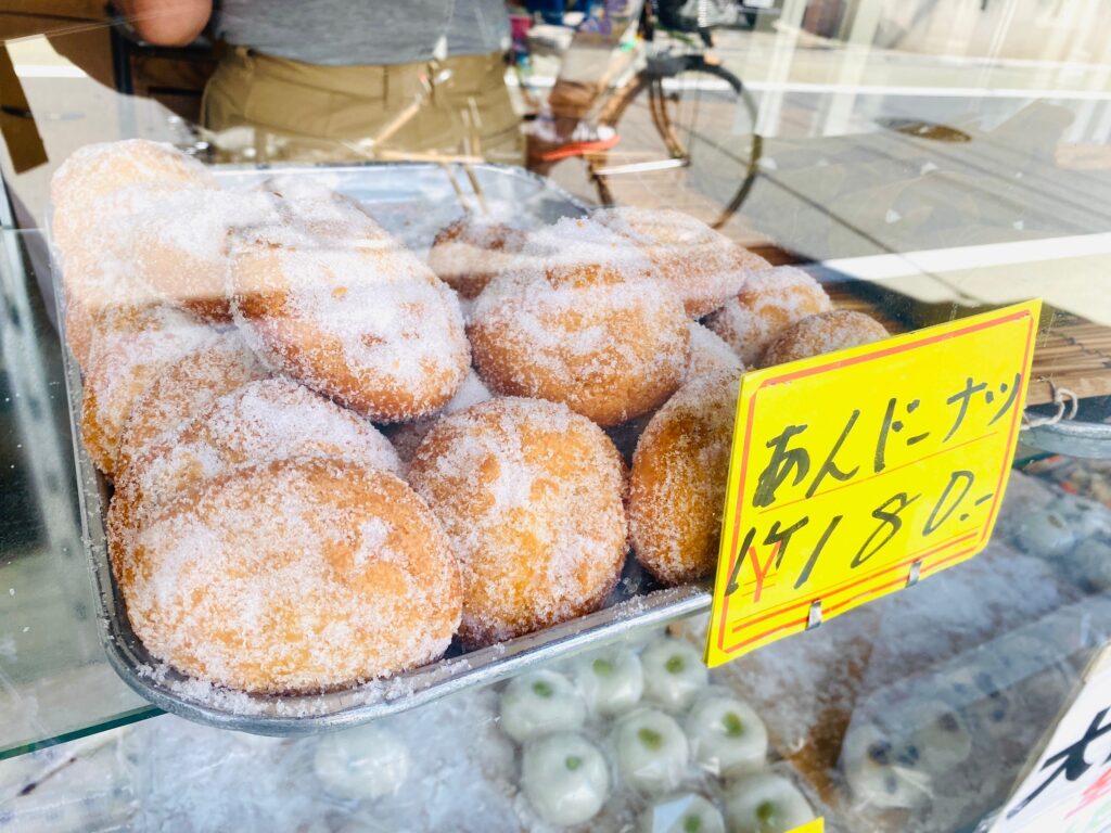 吉田屋製菓店　あんドーナツ陳列