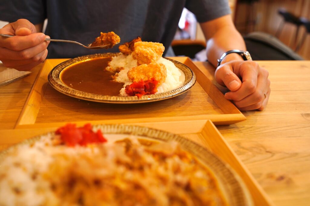 カレーだしっ！食事風景