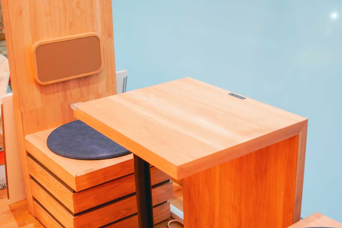 羽田産直館 個室のような作業スペース