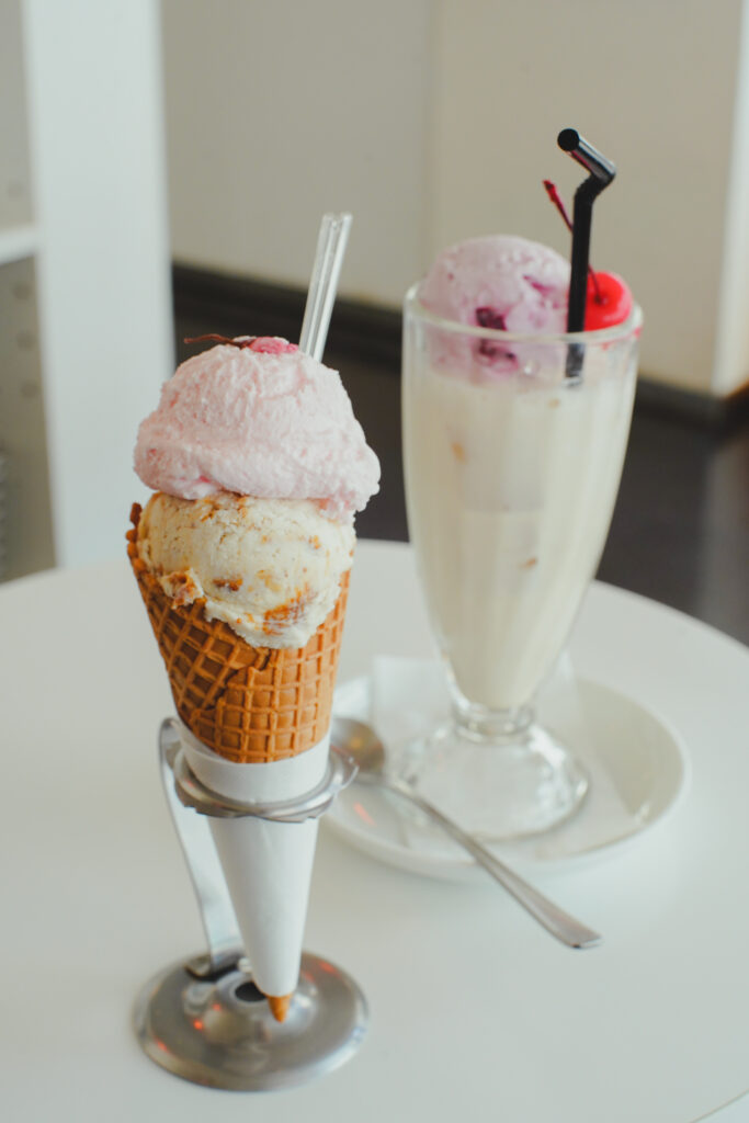 BIG BABY ICE CREAM　アイスクリームとラムシェーク