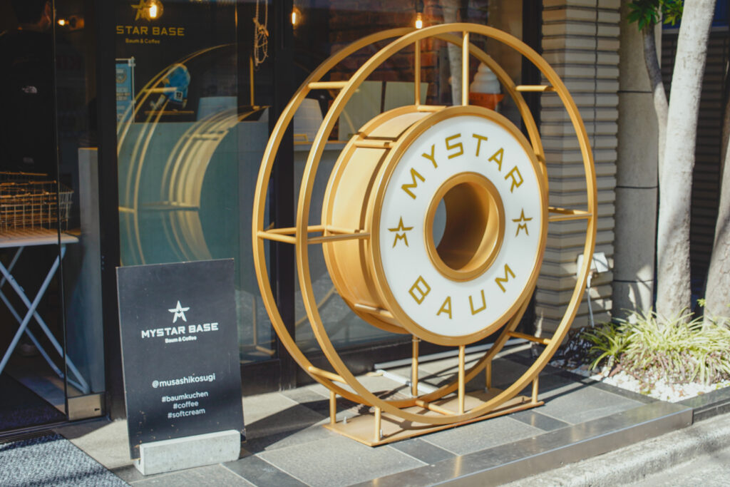 MYSTAR BASE 店前のオブジェ