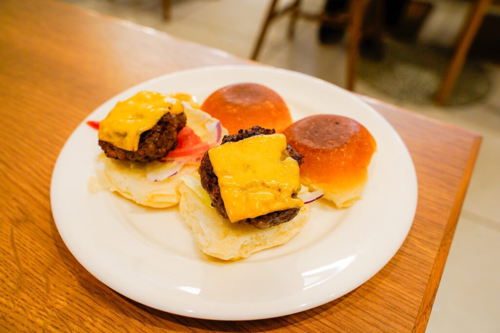 ヒルトン東京ベイ　フォレストガーデン　チーズバーガー