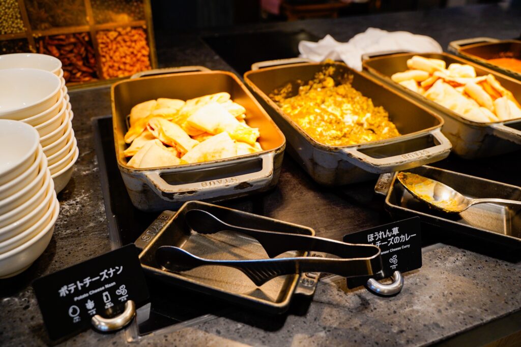 ヒルトン東京ベイ　フォレストガーデン　カレー、ナン