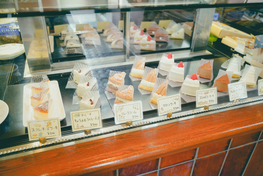 楡　ケーキのショーケース