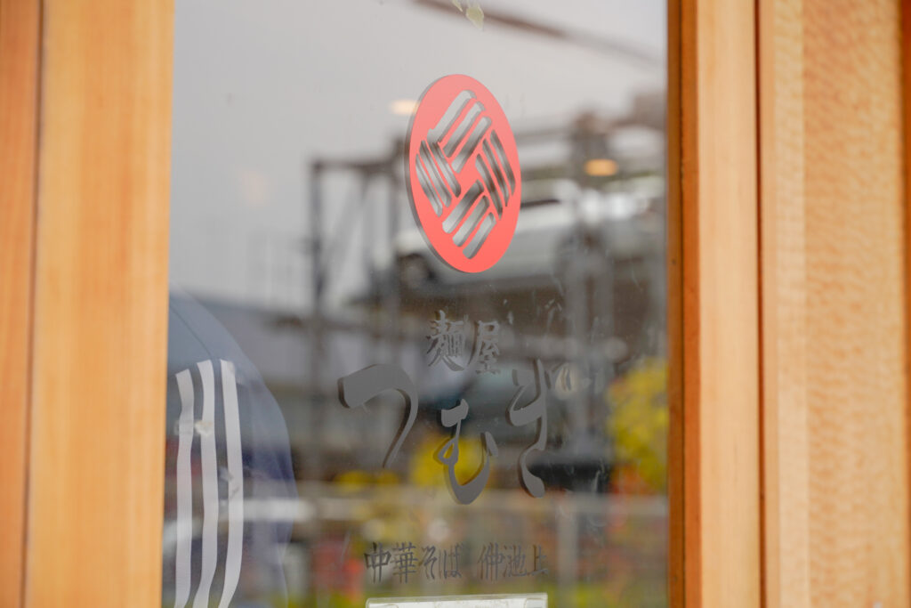 麺屋つむぎ ドア