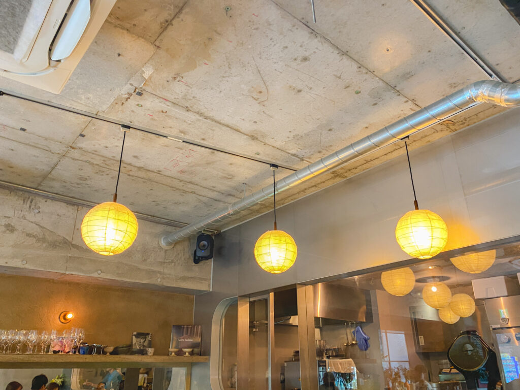 è più 店内の明かり