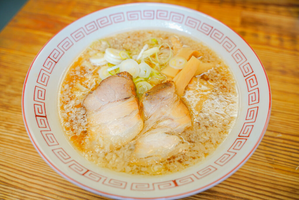 喜多方食堂 浅草本店 醤油ラーメン背脂 玉ねぎ抜き(平打ち麺)