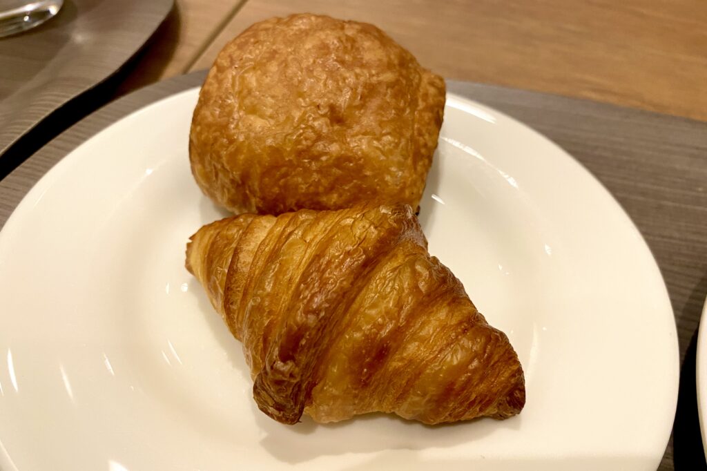 グランドエール 実食 クロワッサンとパンオショコラ