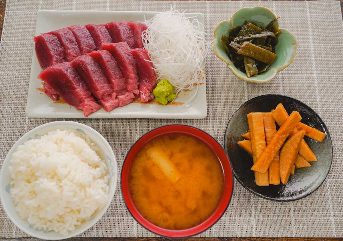 まぐろ魚良　購入日の献立