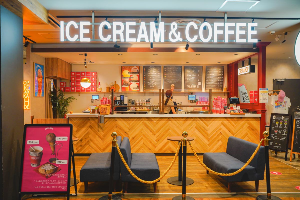 クレマホップ コースカベイサイド店 店舗外観