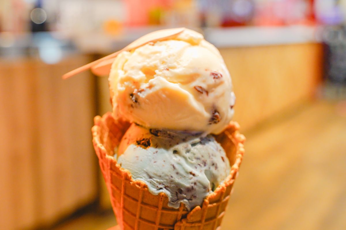 クレマホップ ダブルアイスクリームをワッフルコーンで注文