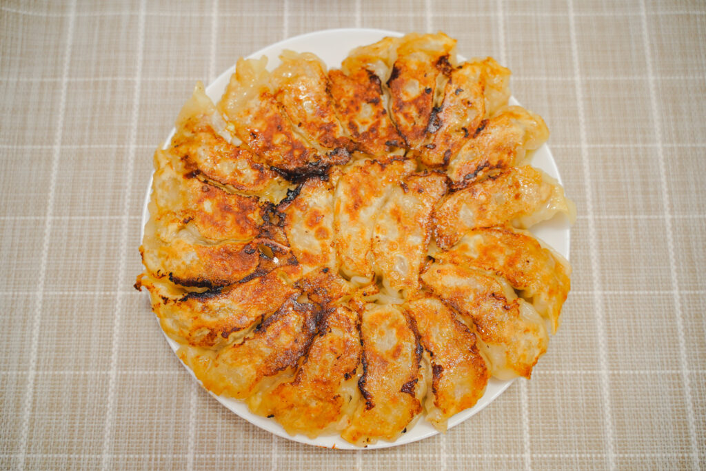 菅野製麺所　餃子を焼いた写真