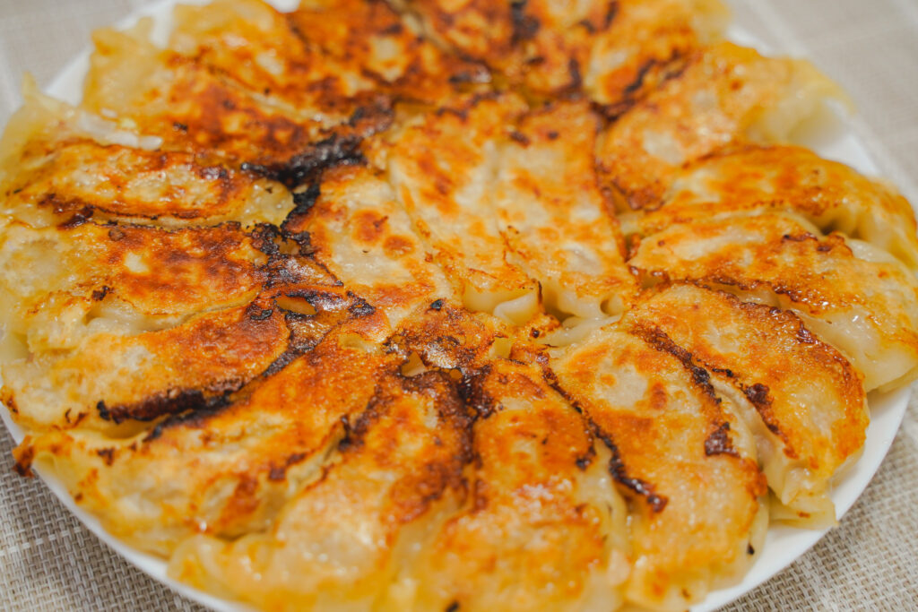 菅野製麺所　餃子を焼いた写真２