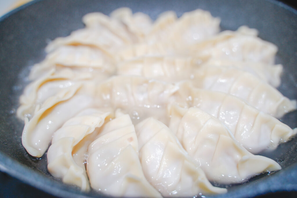 餃子の焼き方 水の量の目安