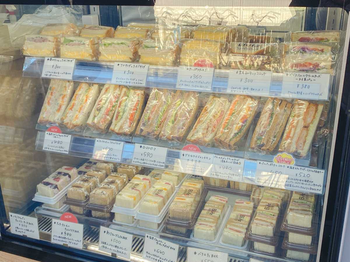 ブッツサンドウィッチ東京工場店　ショーケース内のサンドウィッチ