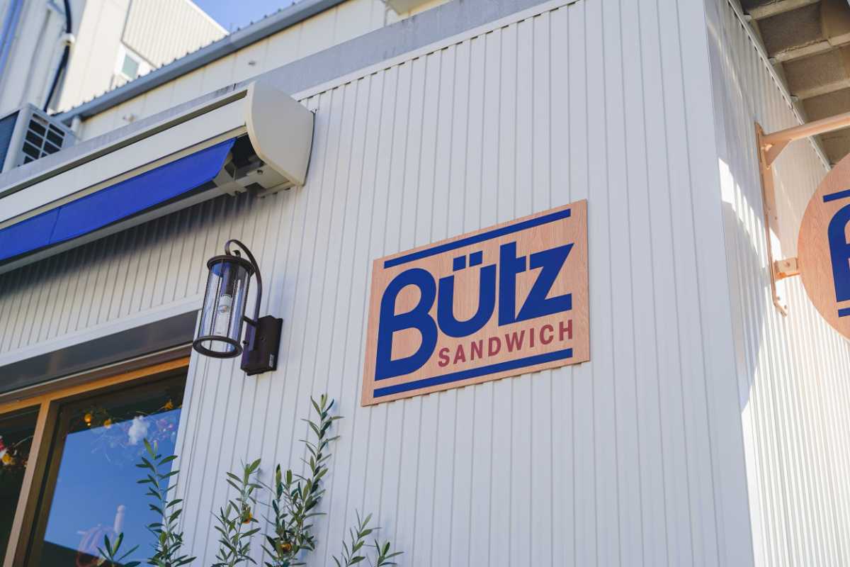 ブッツサンドウィッチ　看板