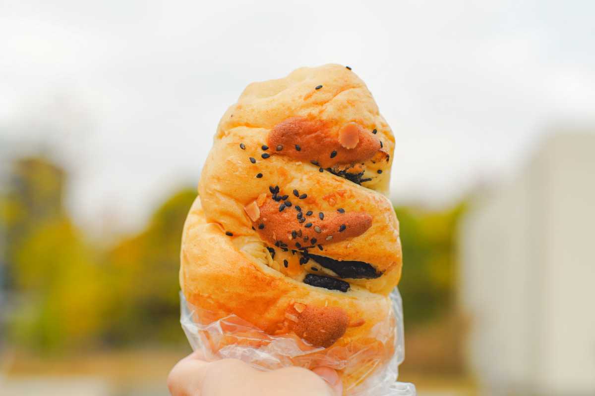 とよしまベーカリー 黒ゴマあんぱん2