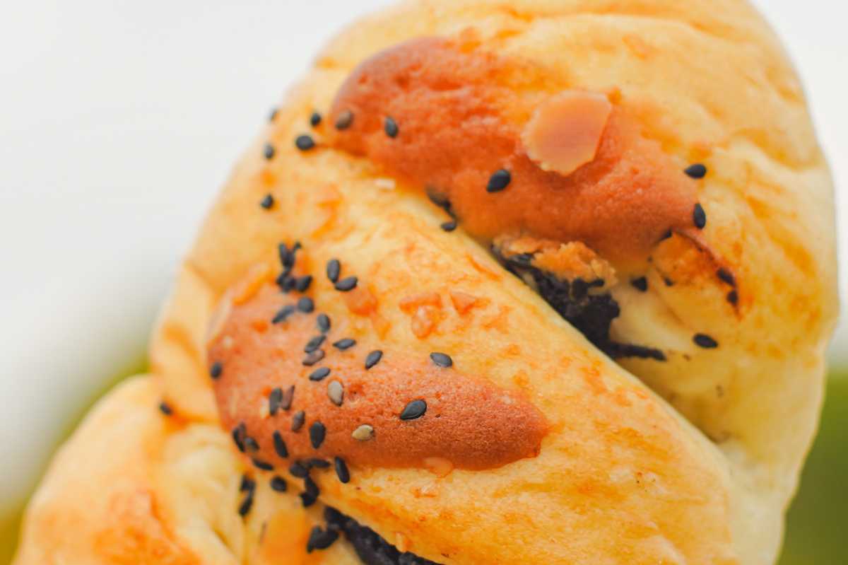 とよしまベーカリー 黒ゴマあんぱん アップの写真
