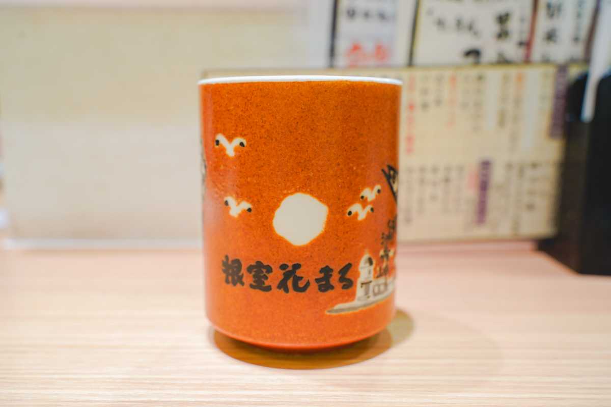 根室花まる 立ち食い寿司 湯飲み