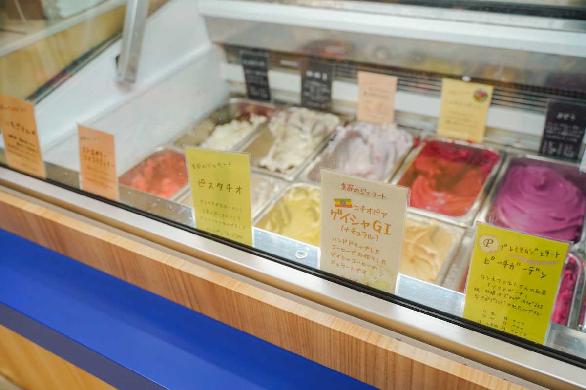 どまんなかたぬま　ジェラート倶楽部　ショーケース