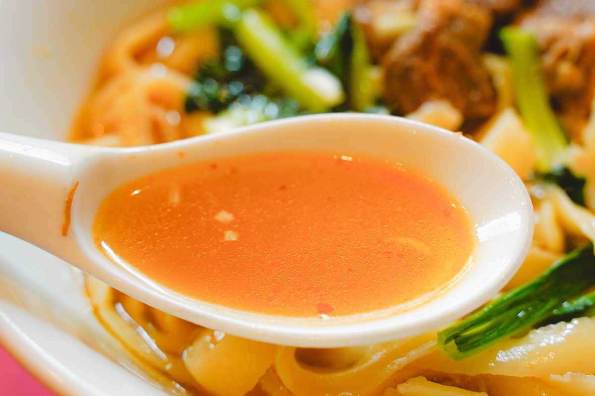 京華樓　刀削麺のスープ
