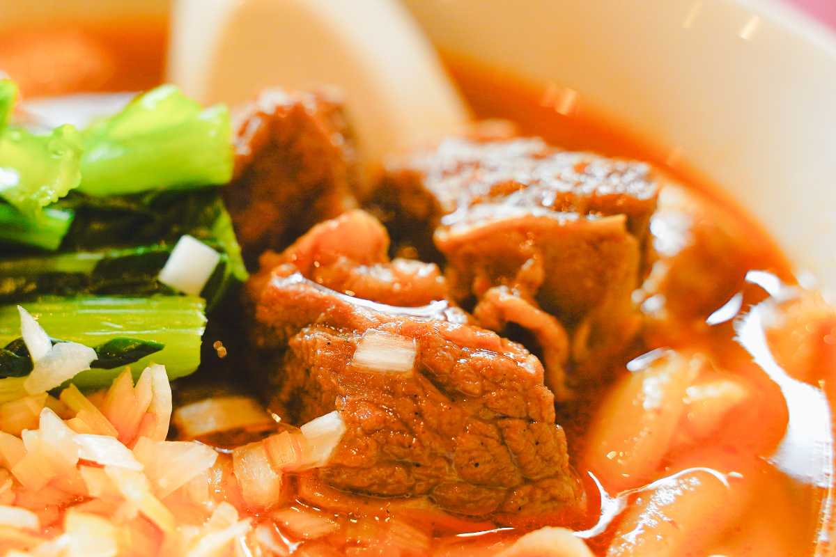 京華樓　牛バラ刀削麺　ゴロゴロ入った牛バラ