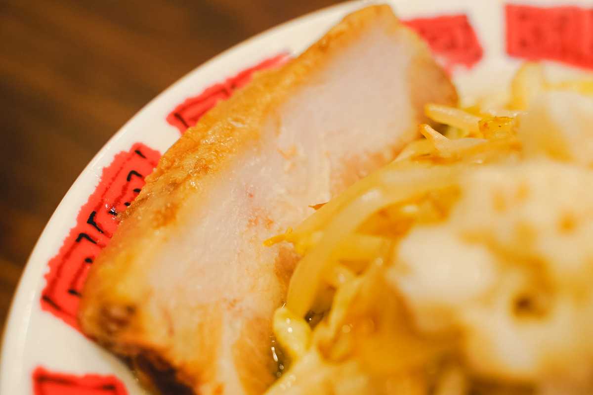 厚切り焼豚のバミ郎そば　焼豚