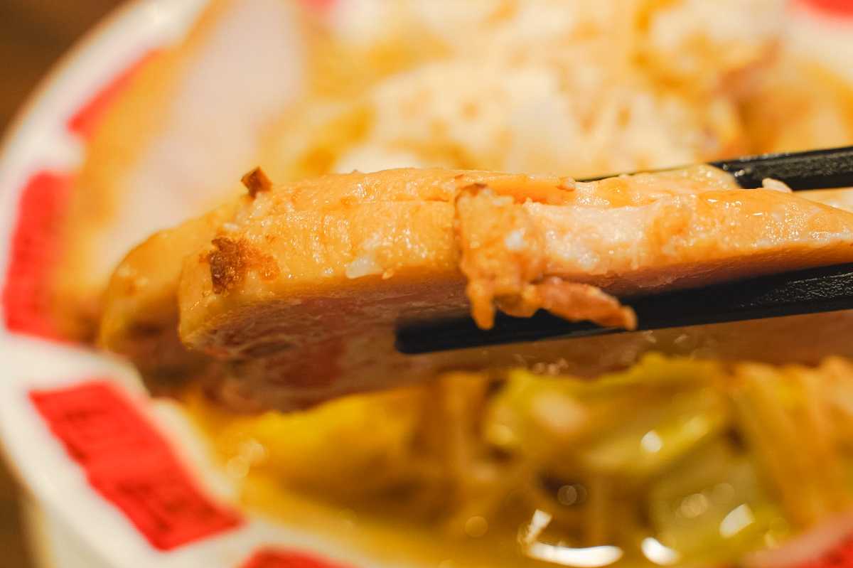 厚切り焼豚のバミ郎そば　焼豚３