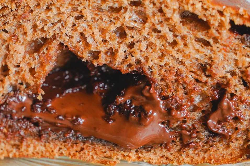 Dish Bakery Pono　チョコチョコチョコ　ソースアップ写真