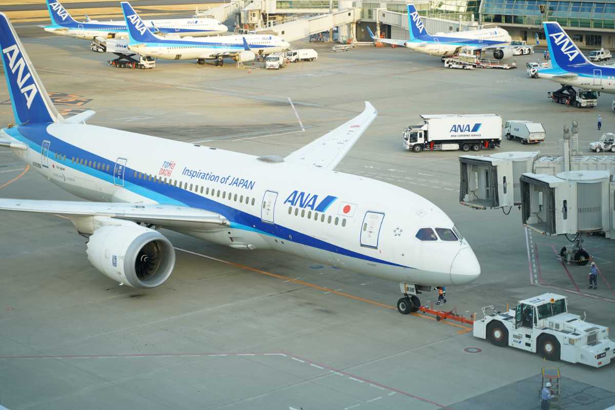 羽田空港　展望台から見た飛行機