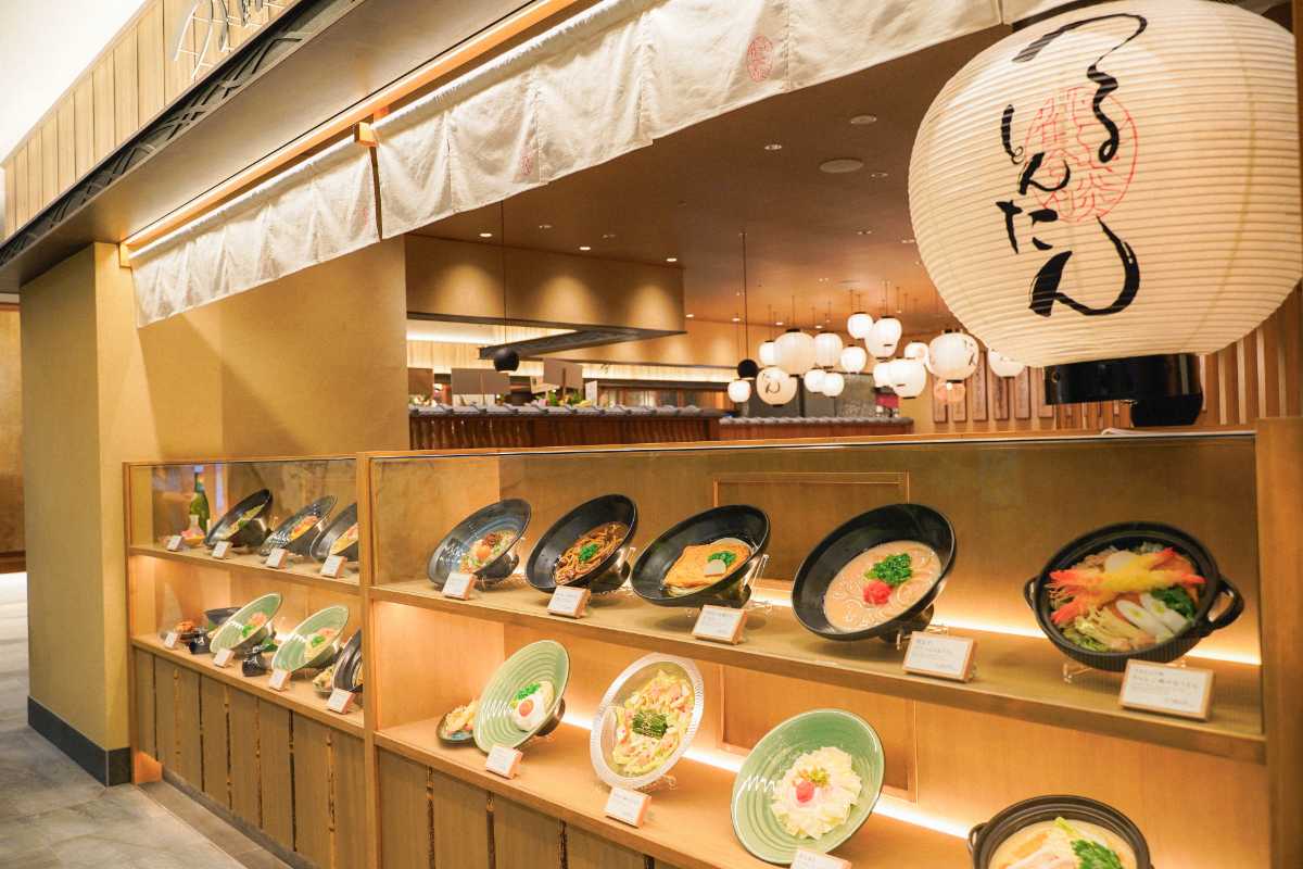つるとんたん　ソラマチ　店頭の食品サンプル