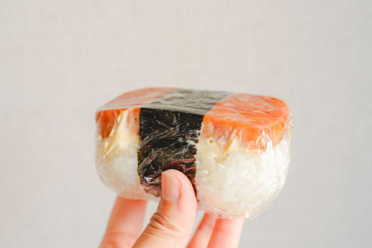惣喜 スパムおにぎり 横から