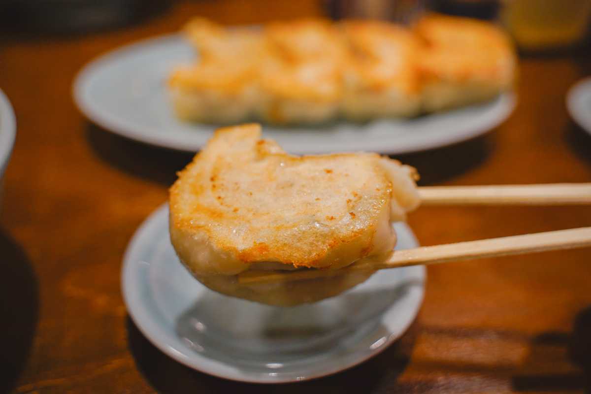 永華佐野店 餃子 箸上げ