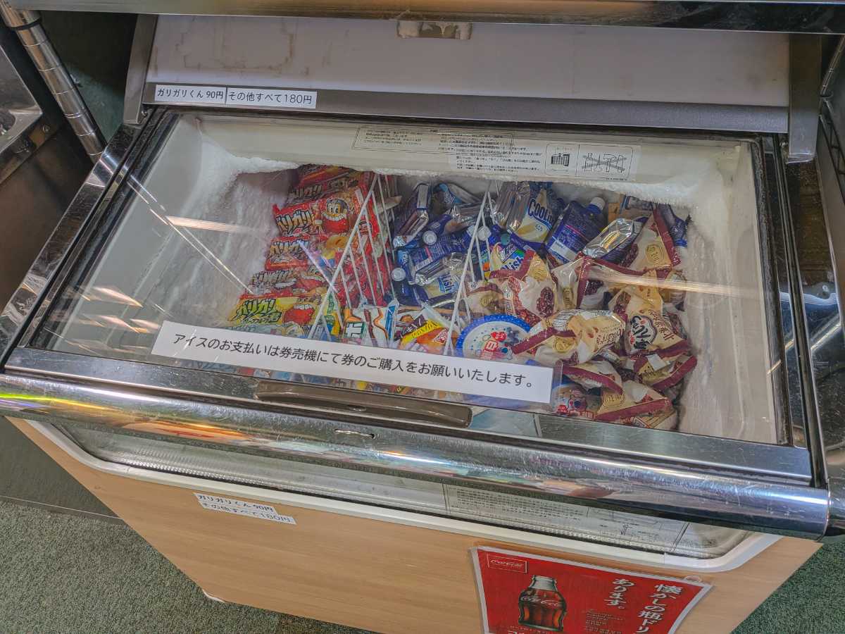 桜館　アイスの販売もあり