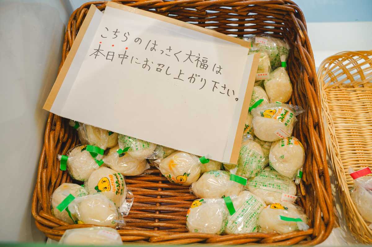 ひろしまブランドショップTAU　陳列されたはっさく大福